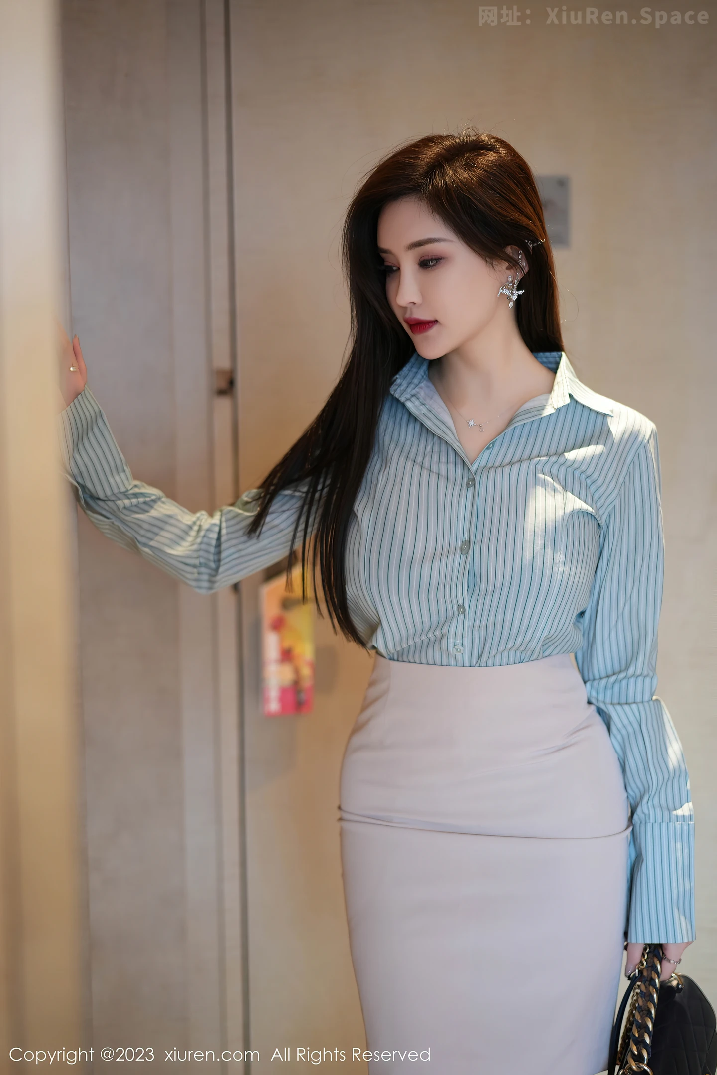 图片[2]-[XiuRen秀人网]VOL.7521 女神Carol周妍希黑色网格情趣服配黑丝网袜秀丰满身材诱惑写真60P-秀人网官方网站